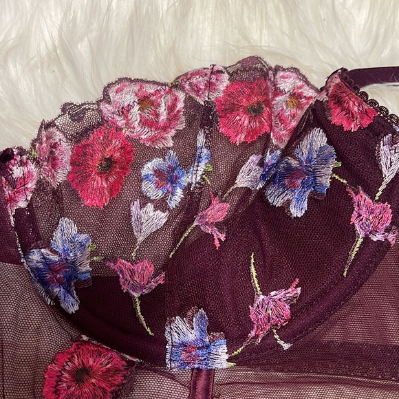 L Vs Victoria’s Secret VERY SEXY
Wicked Floral Embroidery Balconette Teddy- Kir - Picture 7 of 8